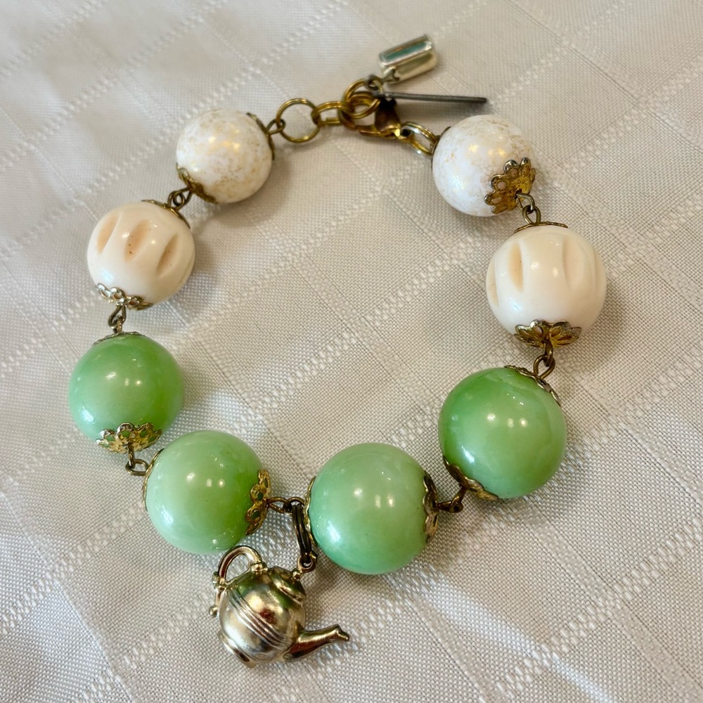 Fleur & Dentelle Chic Beaded Bracelet with Teapot charm